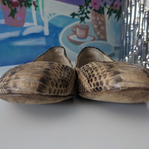 Vera Wang Lavender snakeskin patterned flats size 6.5 - Picture 6 of 10